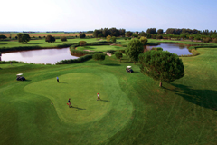Der Golfplatz.