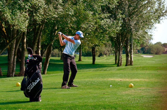 Entspannend Golf spielen.
